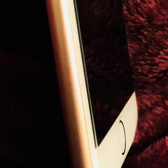 Silver iphone 6 with case and screen protector - Picture 3 of 5